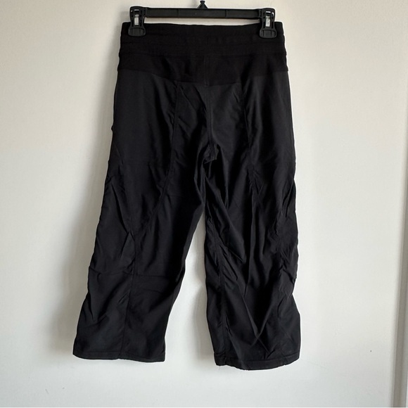 Lululemon crop black pants - Picture 2 of 7